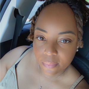 Meet your Posher, Danyelle